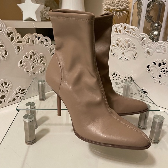 Zara soft leather boots with 4 inches pencils heels. - Picture 1 of 13